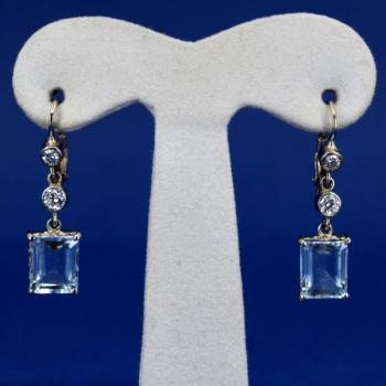 Gold earrings with aquamarines Gold earrings with aquamarines