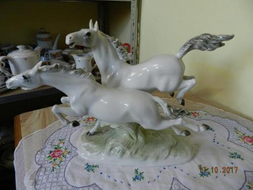 Porcelain Group of Figures - white porcelain - Hutschenreuther Germany - 1950 Porcelain Group of Figures - white porcelain - Hutschenreuther Germany - 1950