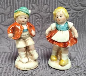 Pair of Porcelain Stutues - 1940 Pair of Porcelain Stutues - 1940
