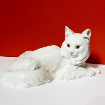 Porcelain Figurine - 1927 Porcelain Figurine - 1927