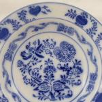 Plate with onion pattern - Opaque Wilhelmsburg Plate with onion pattern - Opaque Wilhelmsburg