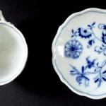 Mocha cup onion pattern - Meissner Ofen-und Porzel Mocha cup onion pattern - Meissner Ofen-und Porzel