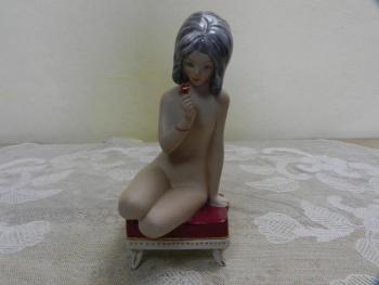 Porcelain Figurine - porcelain - 1920 Porcelain Figurine - porcelain - 1920
