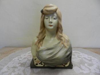 Porcelain Figurine - porcelain - 1900 Porcelain Figurine - porcelain - 1900