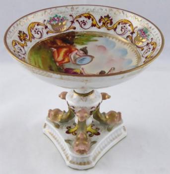 Bowl on tripod with colourful figural motif Bowl on tripod with colourful figural motif
