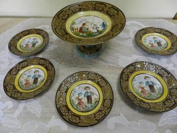 Pedestal Dish - majolica - 1930 Pedestal Dish - majolica - 1930