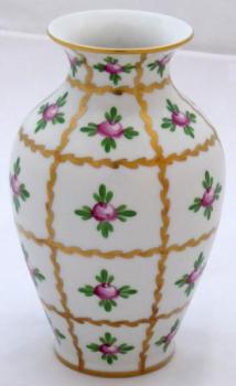 Vase with roses and golden lattice - Herend, Hunga Vase with roses and golden lattice - Herend, Hunga