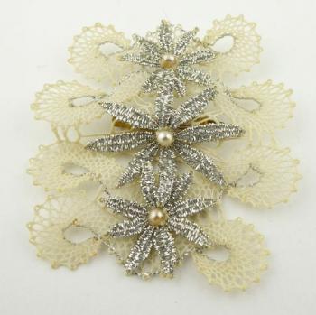 120. BROOCH 120. BROOCH