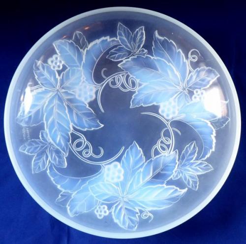 Bowl with leaves and flowers - Julien, France Bowl with leaves and flowers - Julien, France