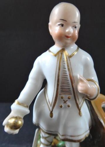 Figurine Chinese boy with a ball - stand Figurine Chinese boy with a ball - stand