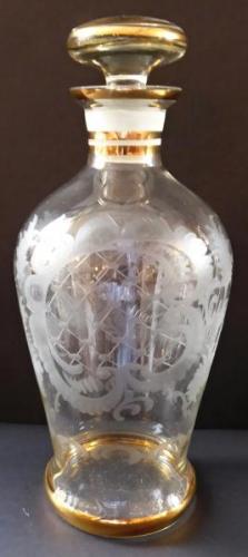 Carafe with cut motif and gold lines Carafe with cut motif and gold lines