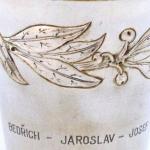 Silver tumbler with laurel wreath Silver tumbler with laurel wreath