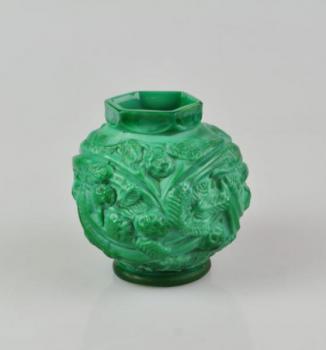 Vase - pressed glass, Malachite - manufactured Curt Schlevogt, design Artur Plewa - 1935 Vase - pressed glass, Malachite - manufactured Curt Schlevogt, design Artur Plewa - 1935