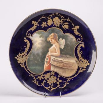 131. Decorative Plate 131. Decorative Plate