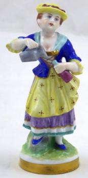 Porcelain Figurine - porcelain - 1920 Porcelain Figurine - porcelain - 1920