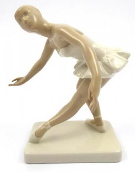 Porcelain Figurine - porcelain - 1970 Porcelain Figurine - porcelain - 1970
