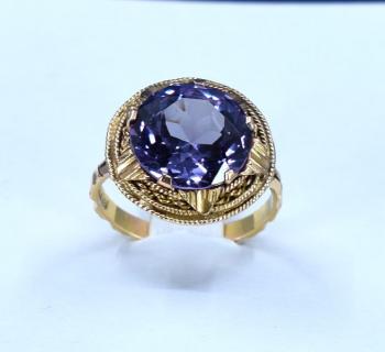Gold ring with alexandrite Gold ring with alexandrite