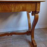 Biedermeier table in cherry veneer Biedermeier table in cherry veneer