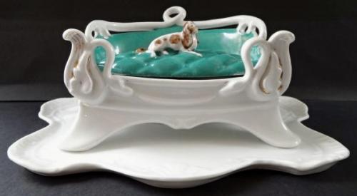 Sleeping dog on the sofa, inkwell - Klösterle Sleeping dog on the sofa, inkwell - Klösterle