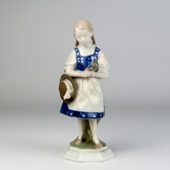 Porcelain Girl Figurine - white porcelain - Karl Himmelstoss (1872 - 1967) - 1915 Porcelain Girl Figurine - white porcelain - Karl Himmelstoss (1872 - 1967) - 1915