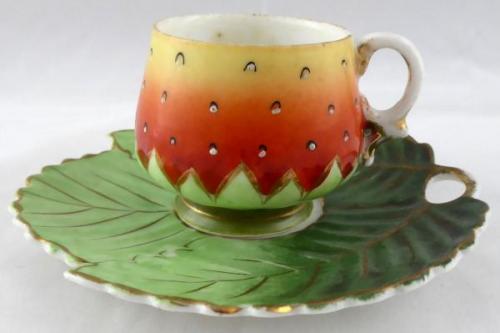 Cup with saucer - Strawberry Cup with saucer - Strawberry