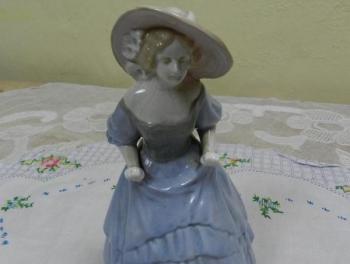 Porcelain Figurine - white porcelain - 1900 Porcelain Figurine - white porcelain - 1900