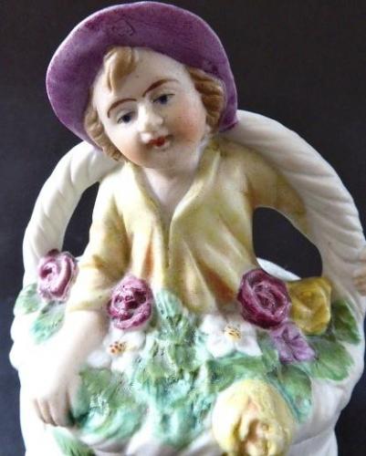 Box, basket, with roses and statuette Box, basket, with roses and statuette