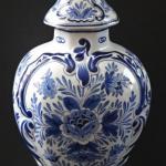 Faience vase with lid -Delft