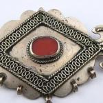 Brooch with carnelian, with pendant