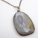 Silver chain and pendant with agate