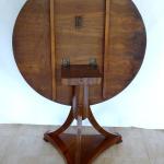 Round salon table in walnut veneer - Biedermeier