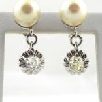 Gold earrings with diamonds and sea pearls