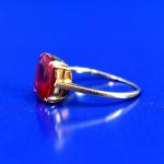 Gold ring with red stone, Au 585/1000/ 2.45 g