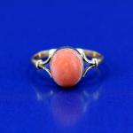 Gold ring with coral, Au 750/1000/ 1.40 g