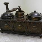 Coffee grinder - brass - 1850