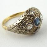 Engraved ring with natural blue sapphire and diamo
