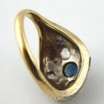 Engraved ring with natural blue sapphire and diamo