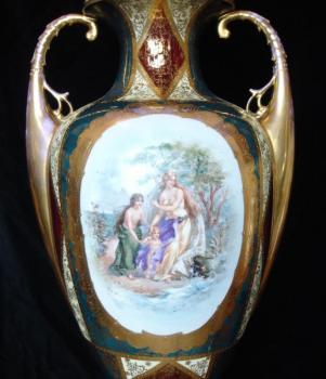 Vase with miniatures