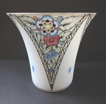 Vase of milk glass art-deco