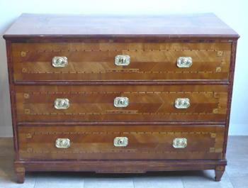Chest of drawers in cherry veneer with fine inlay 