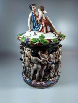 Box - porcelain - Neapol - 1890