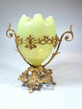 Vase - uranium glass - 1890