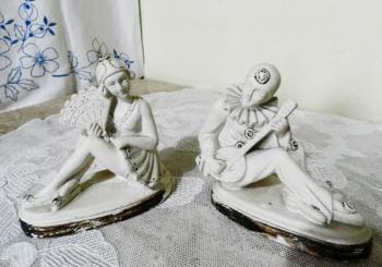 Pair of Porcelain Stutues - white porcelain - 1930