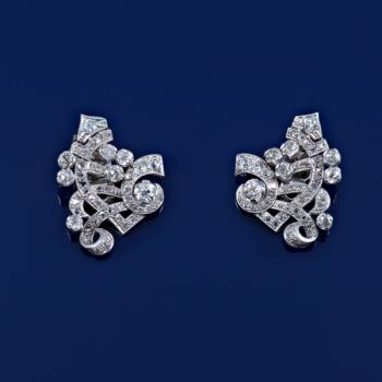 Platinum earring with diamonds
