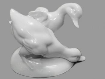 Porcelain Figurine - white porcelain - Pirken Hammer Bøezová - 1930