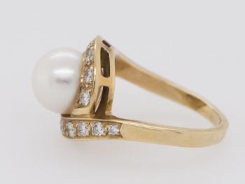Ladies' Gold Ring - gold, brilliant cut diamond