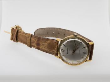Wristwatch - gold
