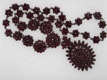Czech Garnet Necklace - Czech garnet, tombac