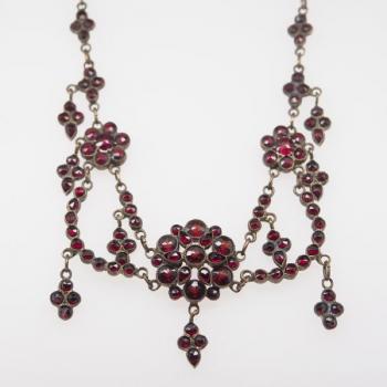 Czech Garnet Necklace - Czech garnet, tombac - 1910