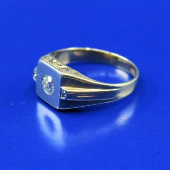 Gold men´s ring with diamond
